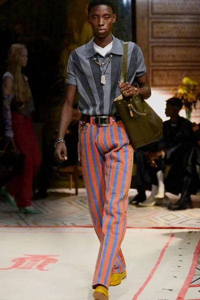 Look 70